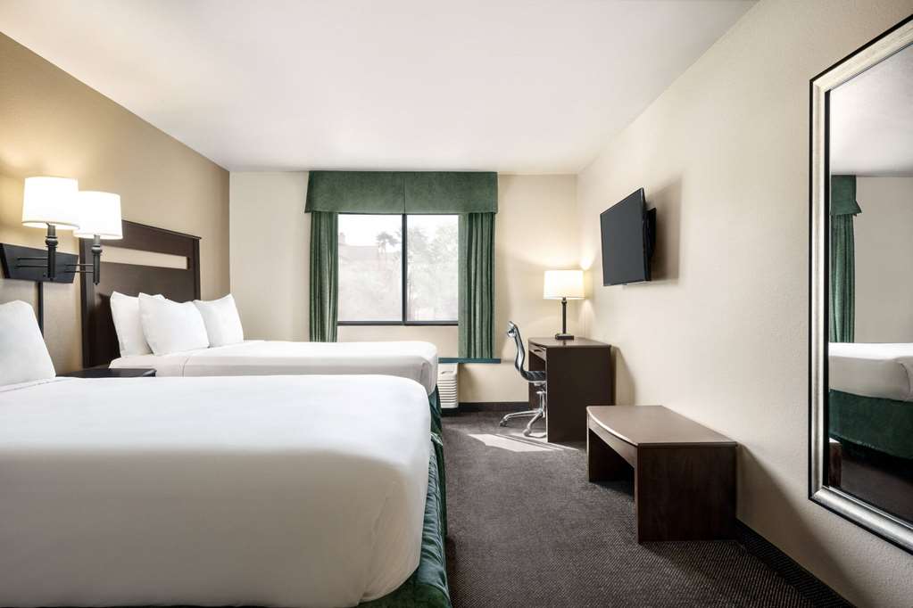 TRAVELODGE BY WYNDHAM YUMA-guestroom-Guest Room,On-Site.jpg