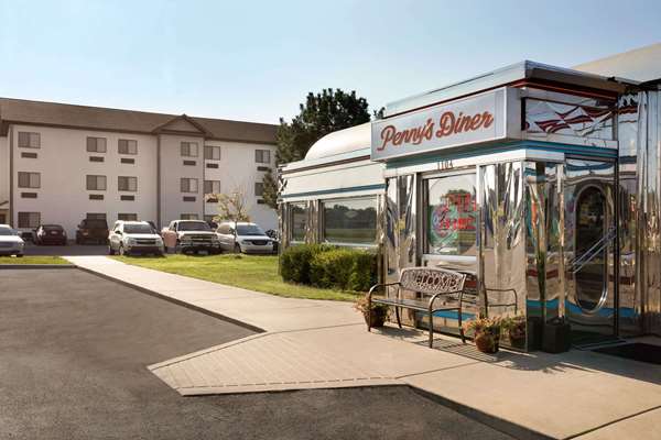 Restaurant - Baymont Inn & Suites Wellington