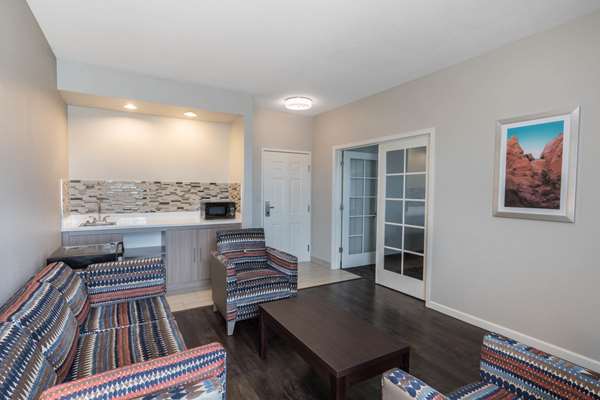 Suite - Baymont Inn & Suites Albuquerque - I-25, Exit 222