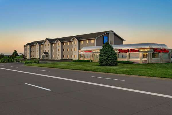 Exterior view - Baymont Inn & Suites Fremont