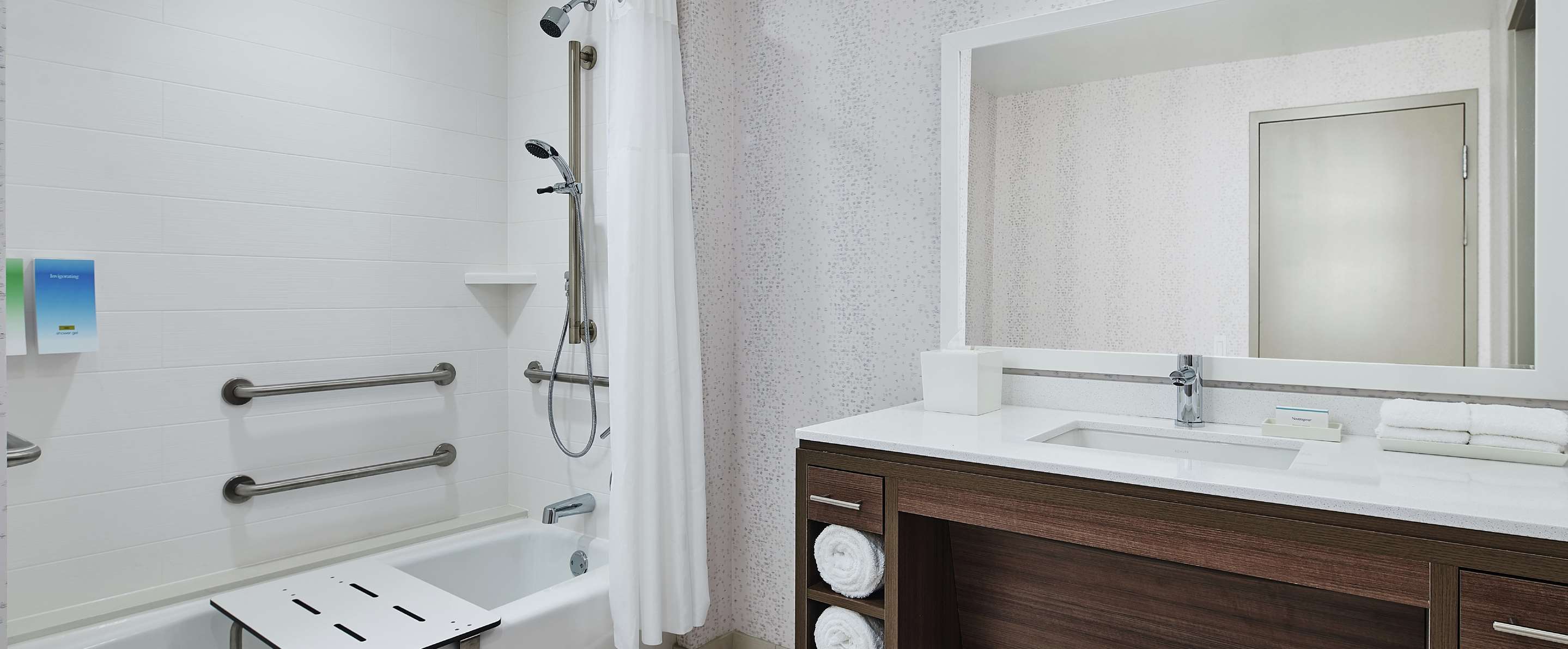 Guest room bath