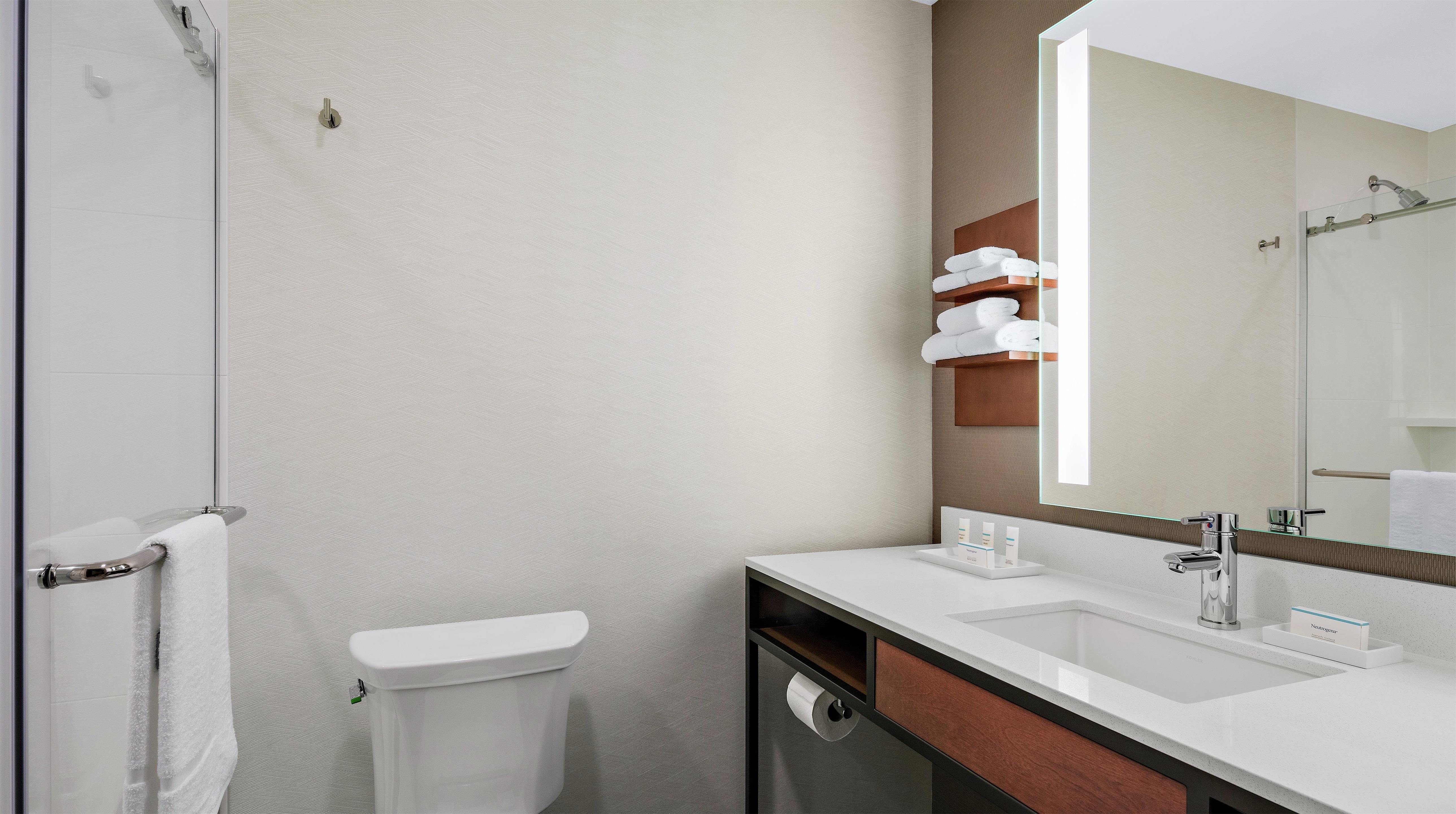 Guest room bath