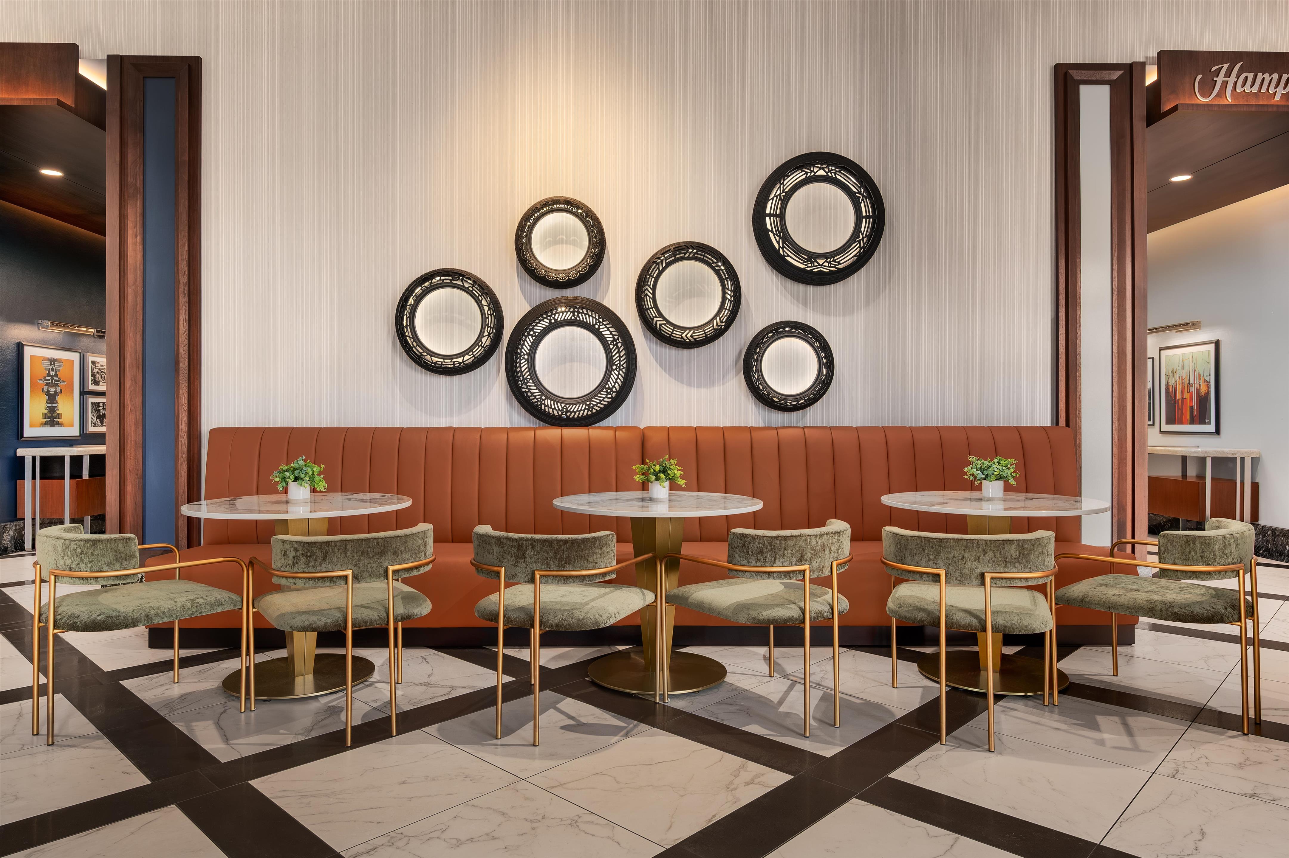 Lobby | Hilton Garden Inn Chicago McCormick Place