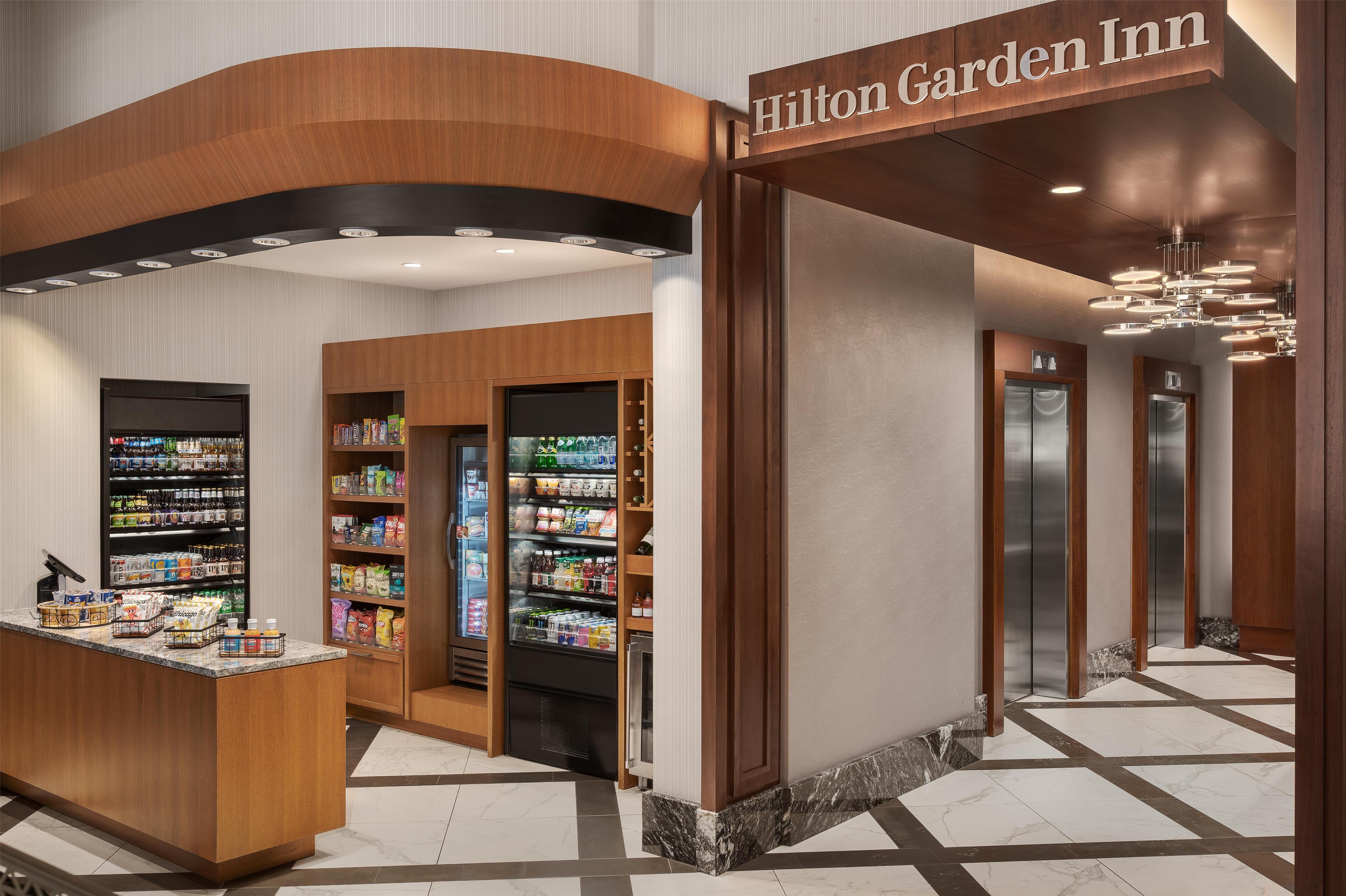 Restaurant | Hilton Garden Inn Chicago McCormick Place