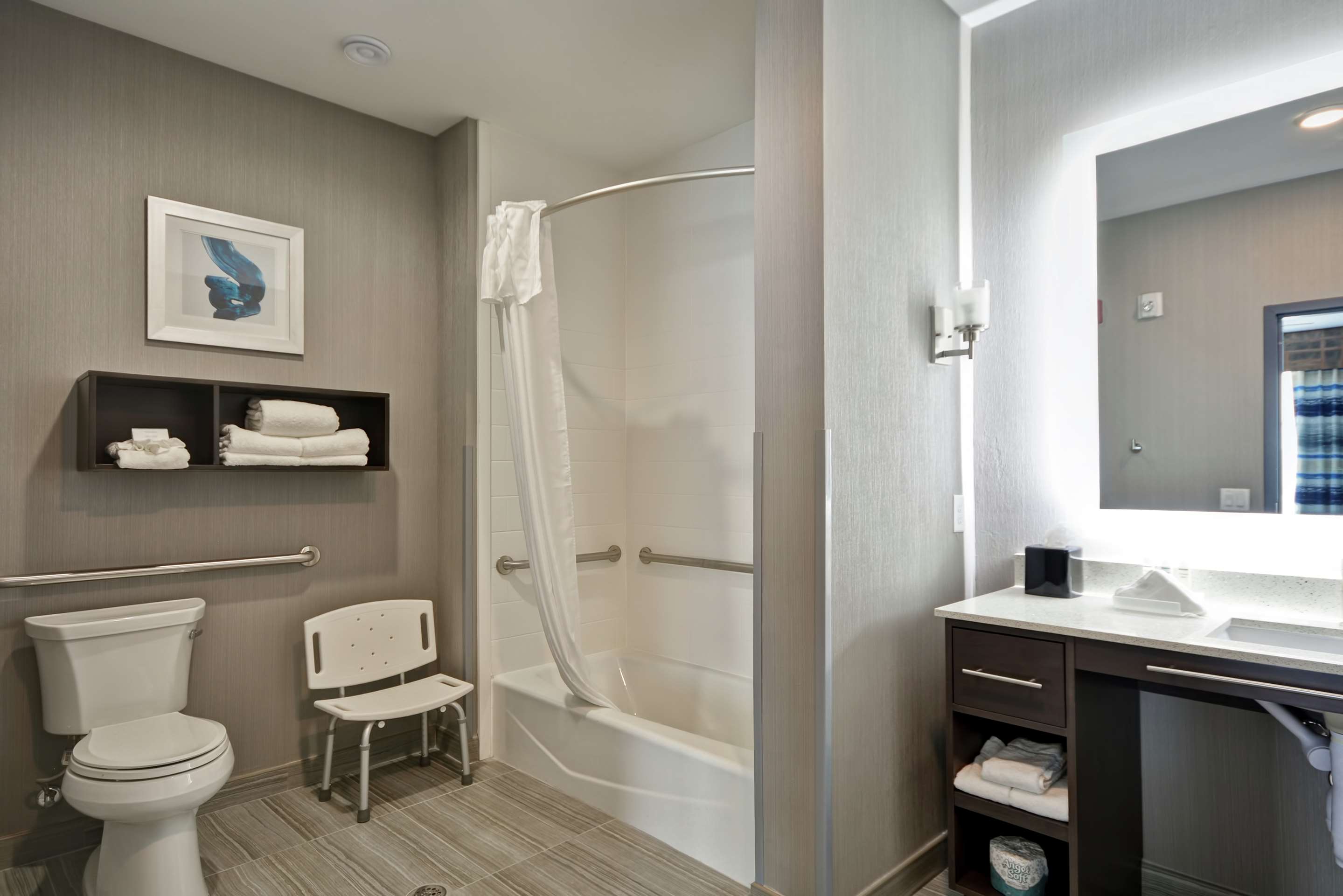 Guest room bath