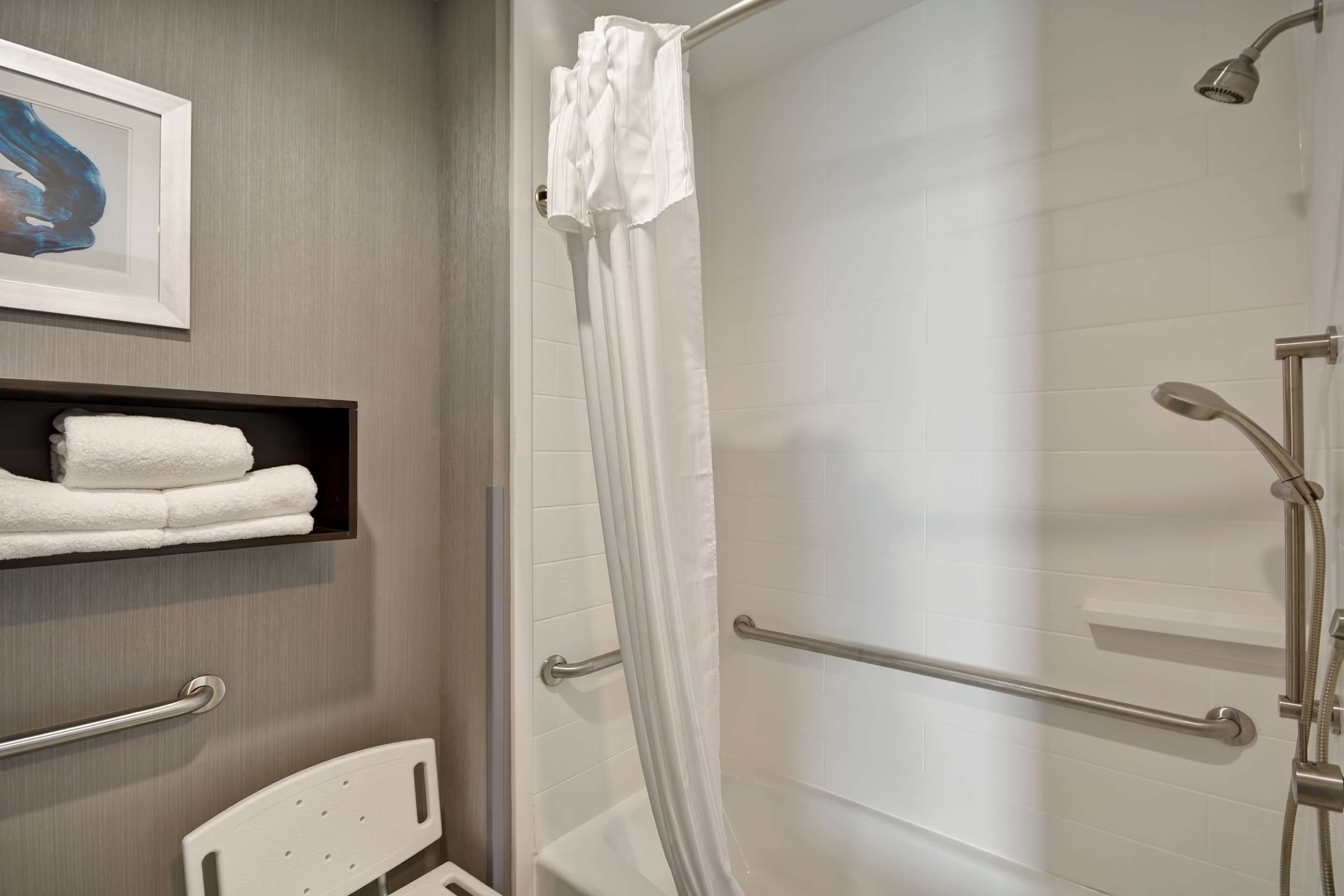 Guest room bath