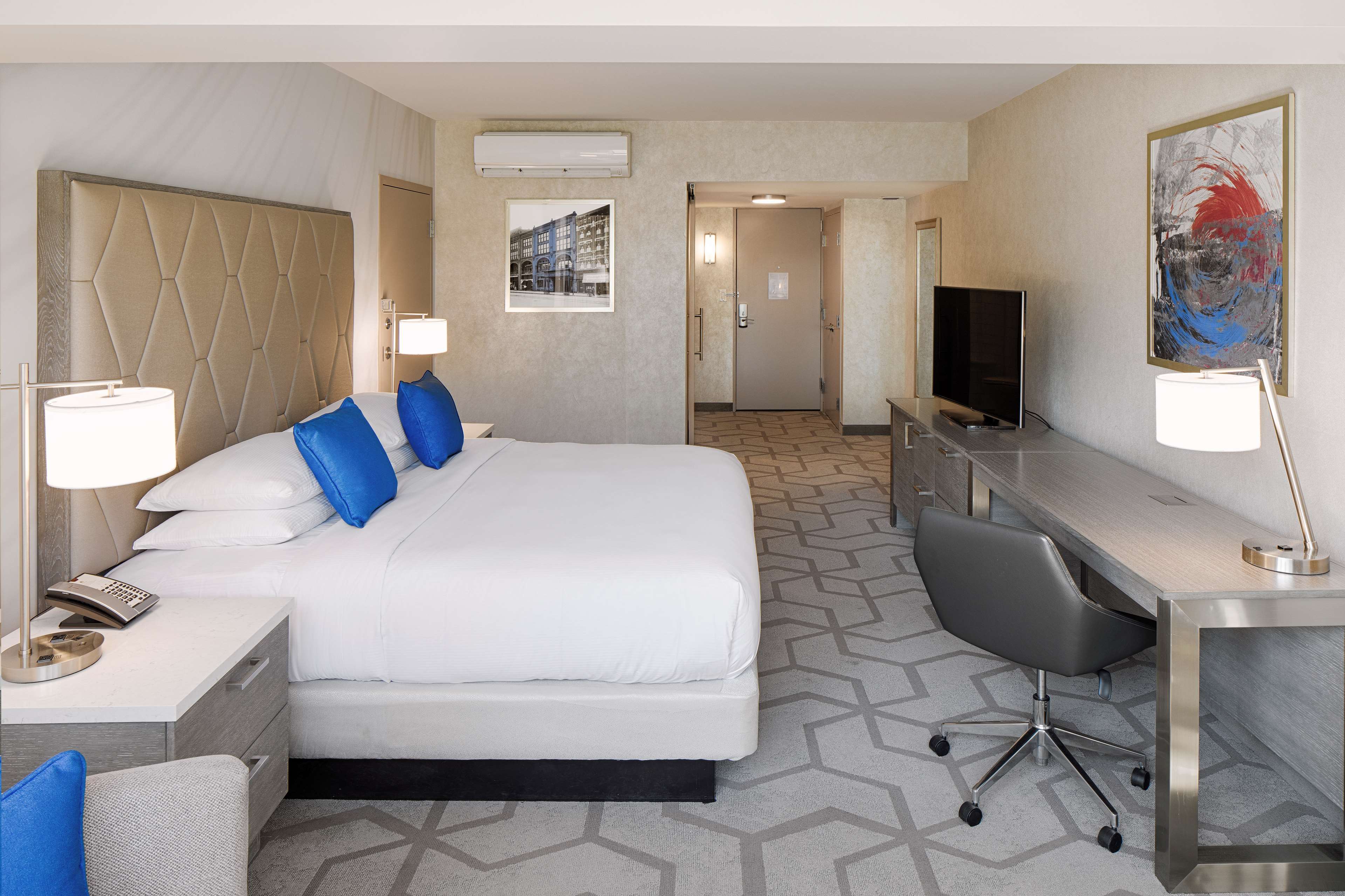 The Kingsley Bloomfield Hills - a DoubleTree by Hilton Room Type - 1 KING DELUXE