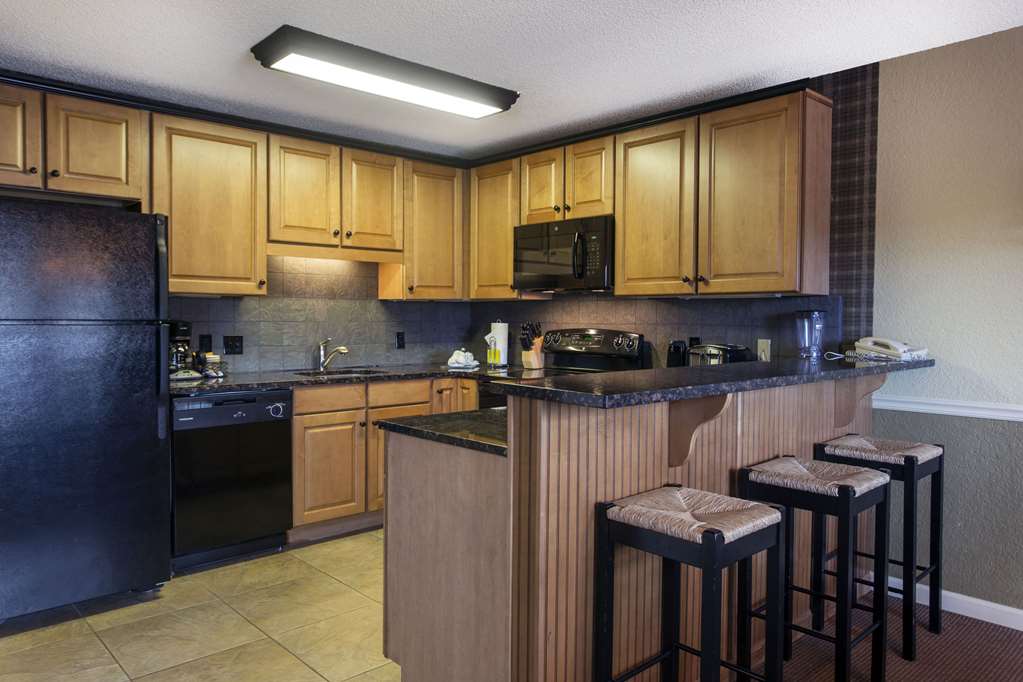 BLUEGREEN VACATIONS BLUE RIDGE VILL-guestroom-Guest Room,On-Site.jpg