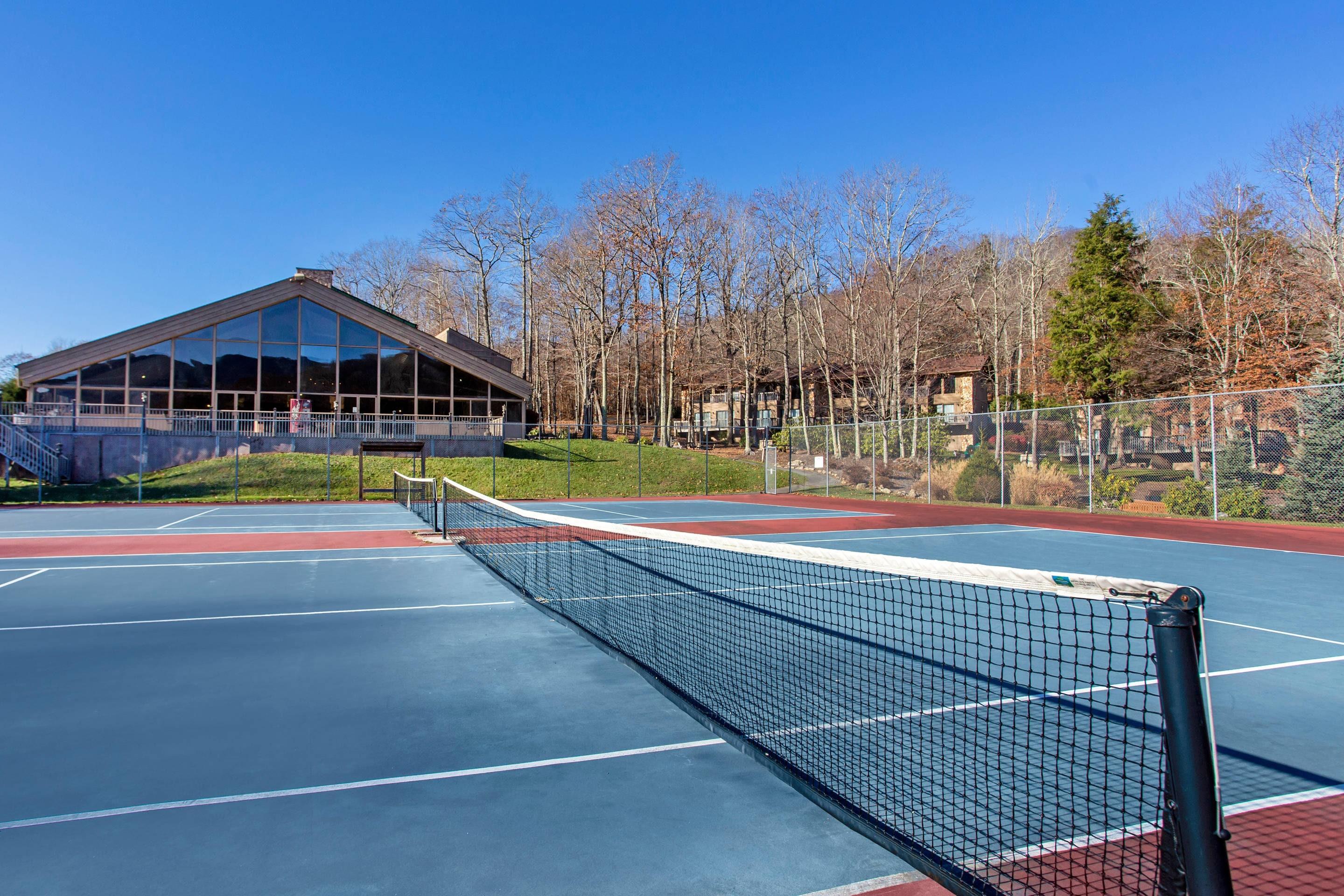 Hotel tennis court | Bluegreen Vacations Blue Ridge Village an Ascend Resort