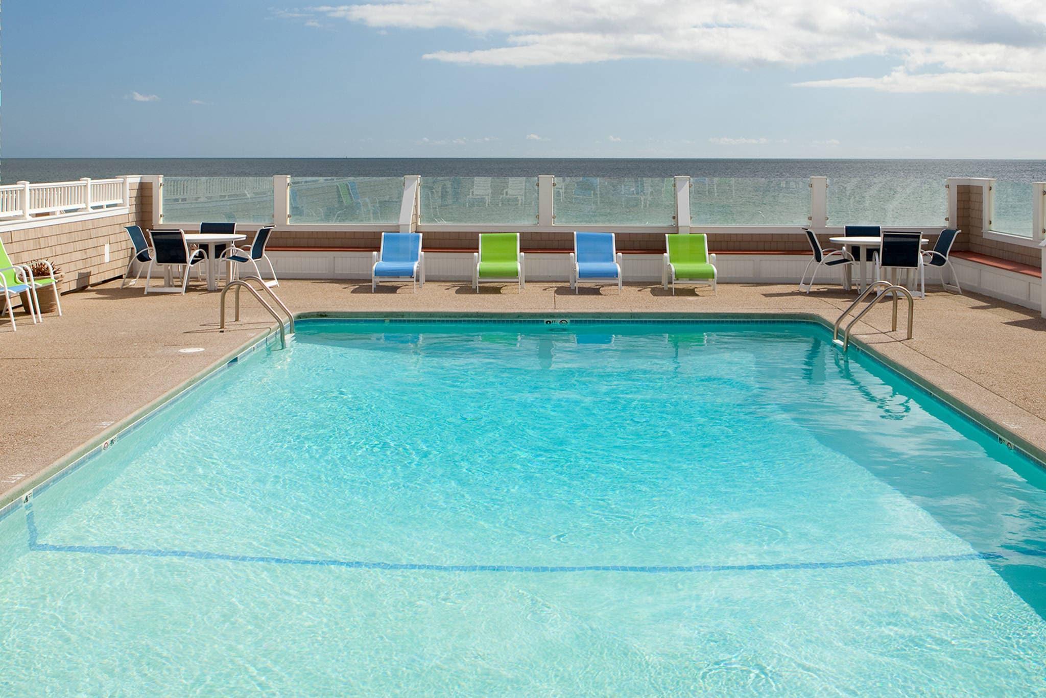 Seasonal outdoor pool | Bluegreen Vacations The Breakers, an Ascend Resort