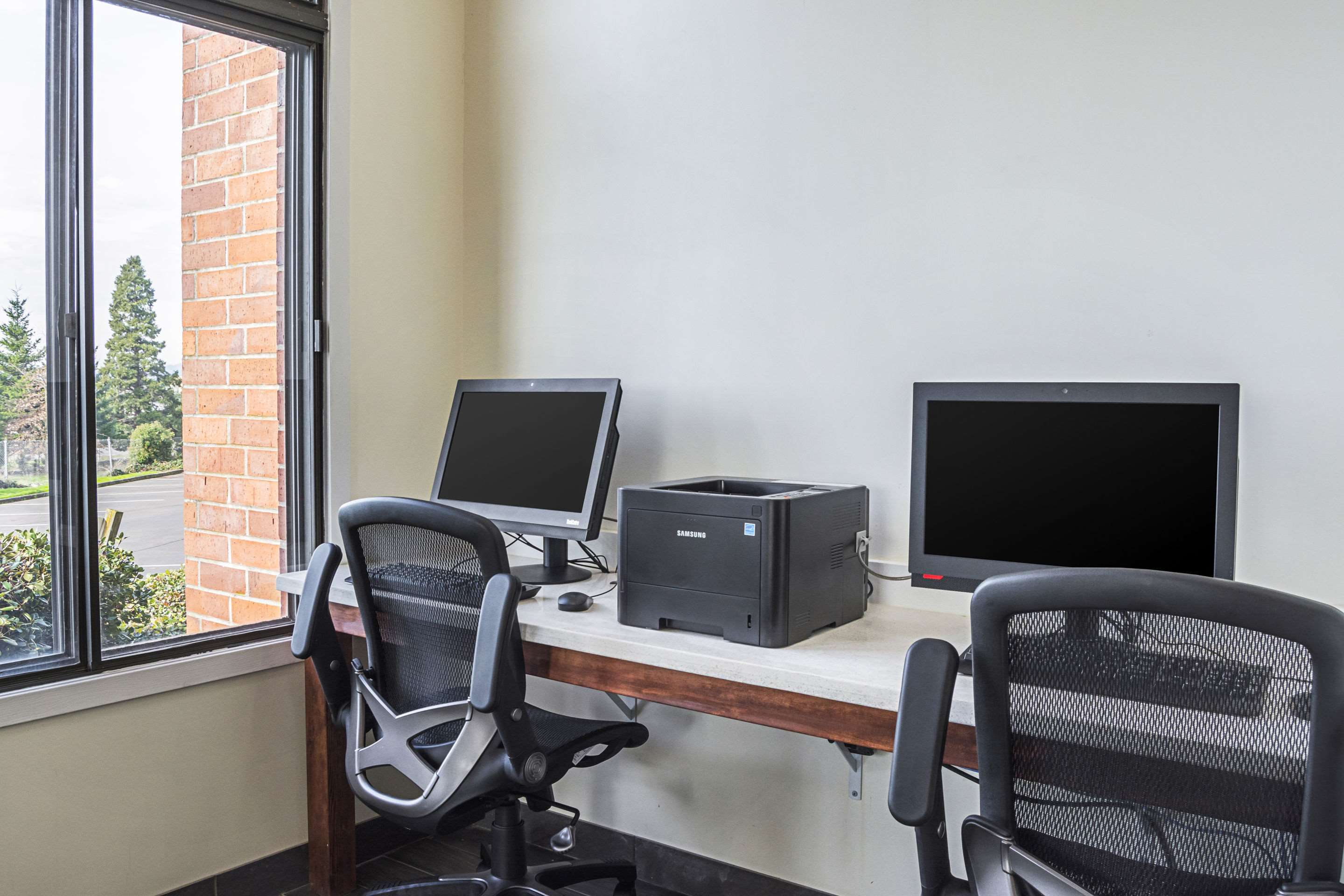 Business center | Quality Inn & Suites Clackamas – Portland