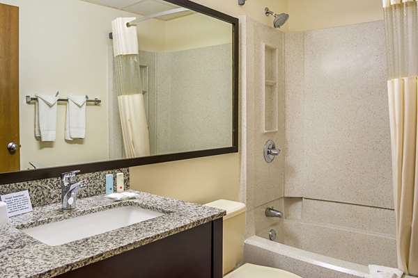  - Quality Inn & Suites Clackamas
