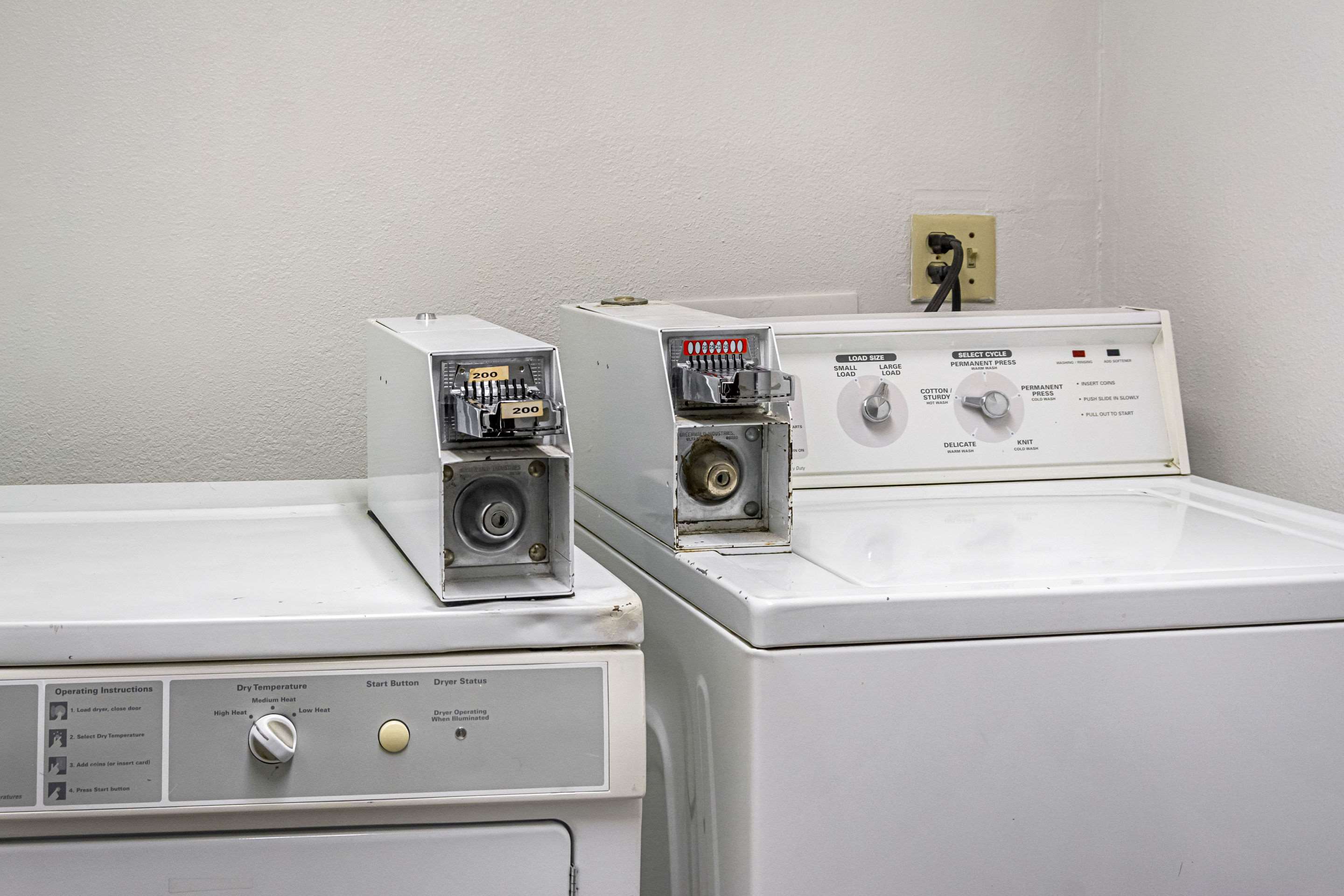 Guest laundry facilities | Quality Inn & Suites Clackamas – Portland
