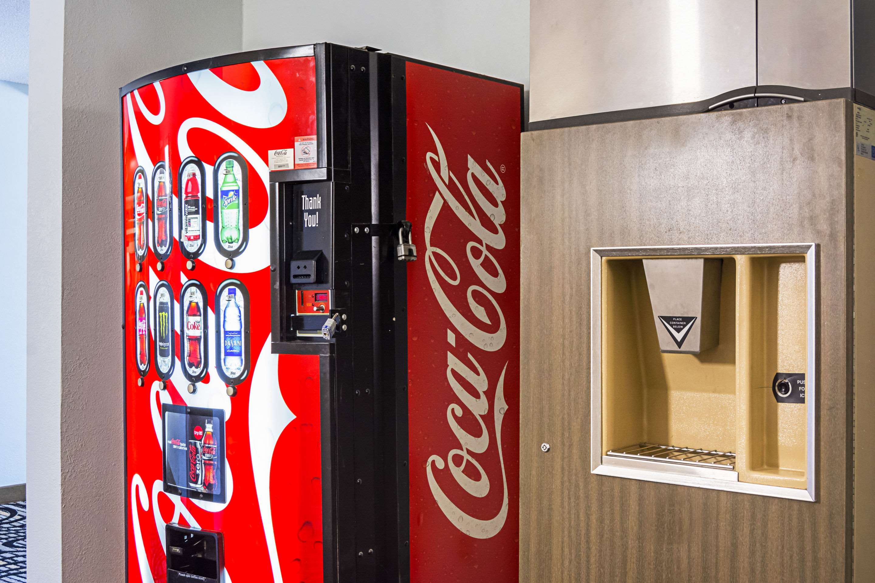 Hotel vending area | Quality Inn & Suites Clackamas – Portland