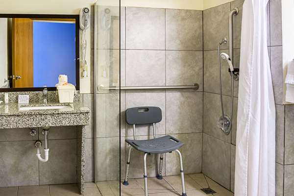  - Quality Inn & Suites Clackamas