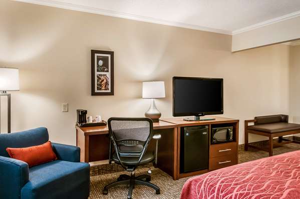  - Comfort Inn & Suites Metairie - I-10, Exit 228