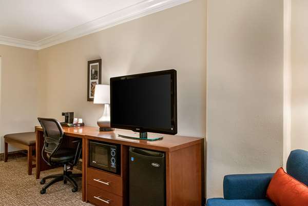  - Comfort Inn & Suites Metairie - I-10, Exit 228