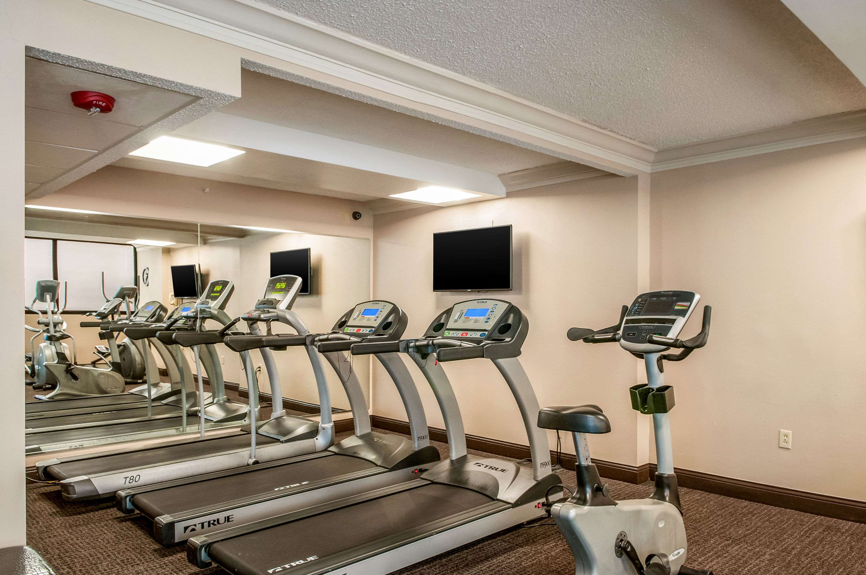 Fitness center | Comfort Inn & Suites At Copeland Tower