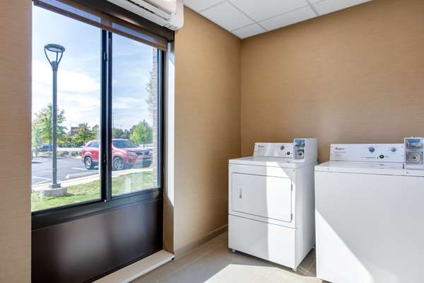 Amenities - Comfort Inn & Suites at CrossPlex Village Birmingham - I-20 & I-59, Exit 120