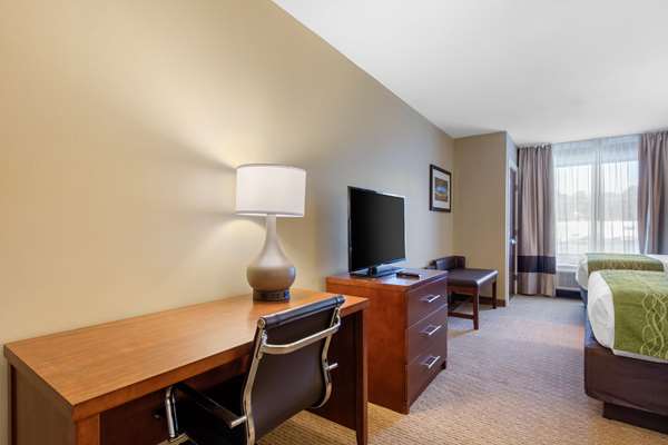 Suite - Comfort Inn & Suites at CrossPlex Village Birmingham - I-20 & I-59, Exit 120