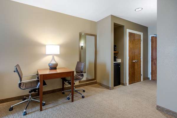 Suite - Comfort Inn & Suites at CrossPlex Village Birmingham - I-20 & I-59, Exit 120