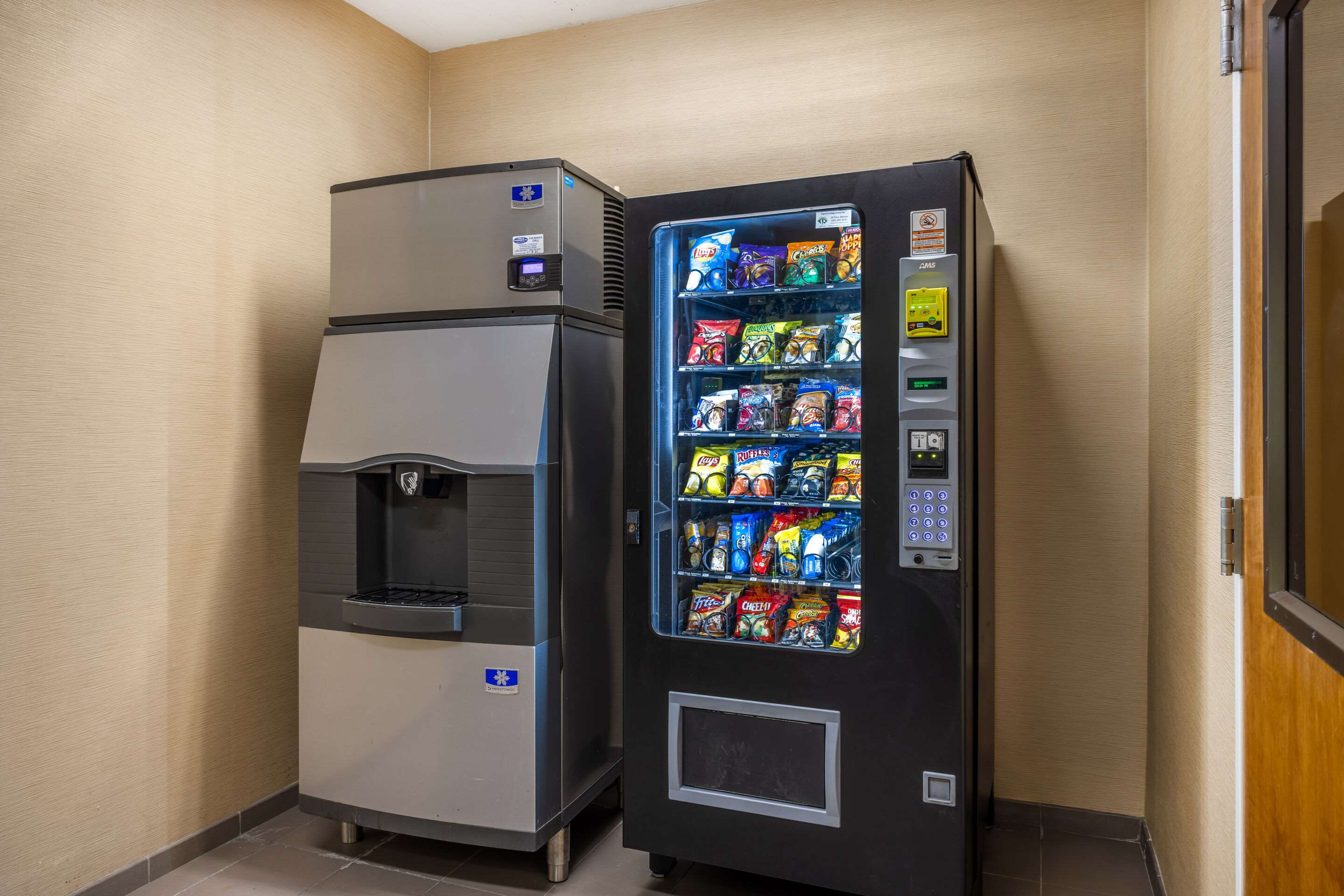 Hotel vending area | Comfort Inn & Suites at CrossPlex Village