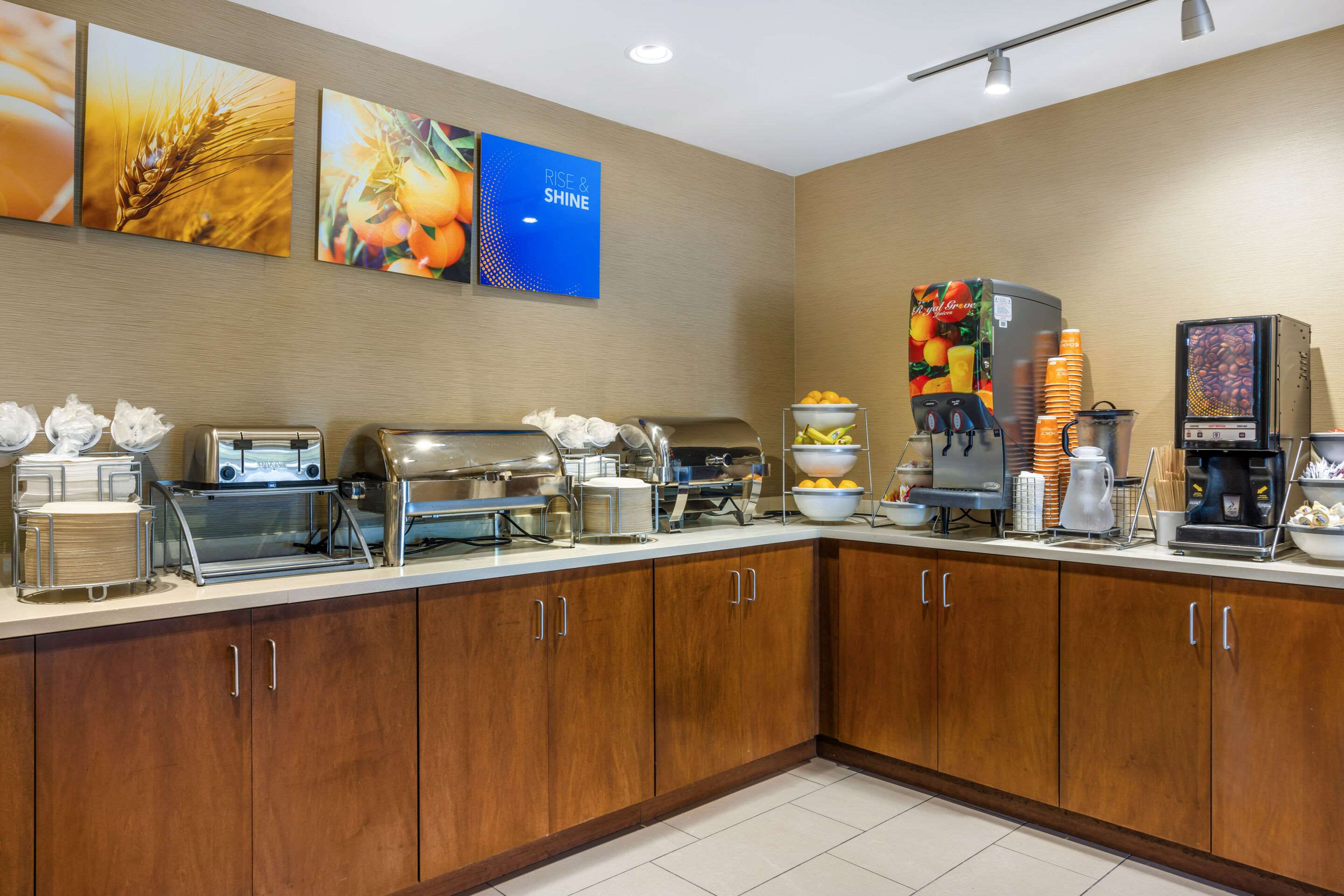 Breakfast area | Comfort Inn & Suites at CrossPlex Village