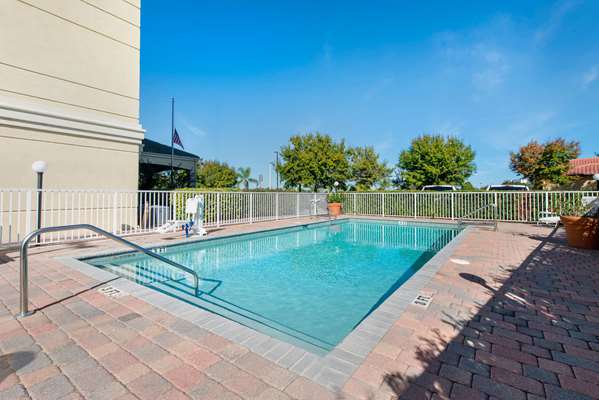 Pool - Comfort Inn & Suites Tavares