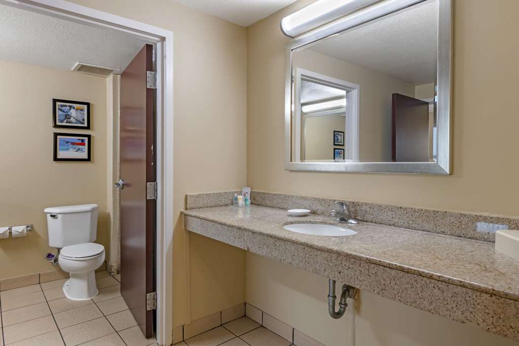 COMFORT INN AND SUITES-guestroom-Guest Room,Bathroom,On-Site.jpg