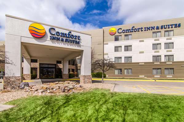 Exterior view - Comfort Inn & Suites Wichita