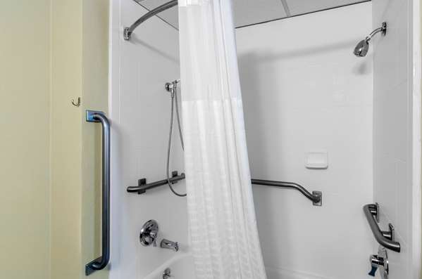  - Comfort Inn & Suites Wichita