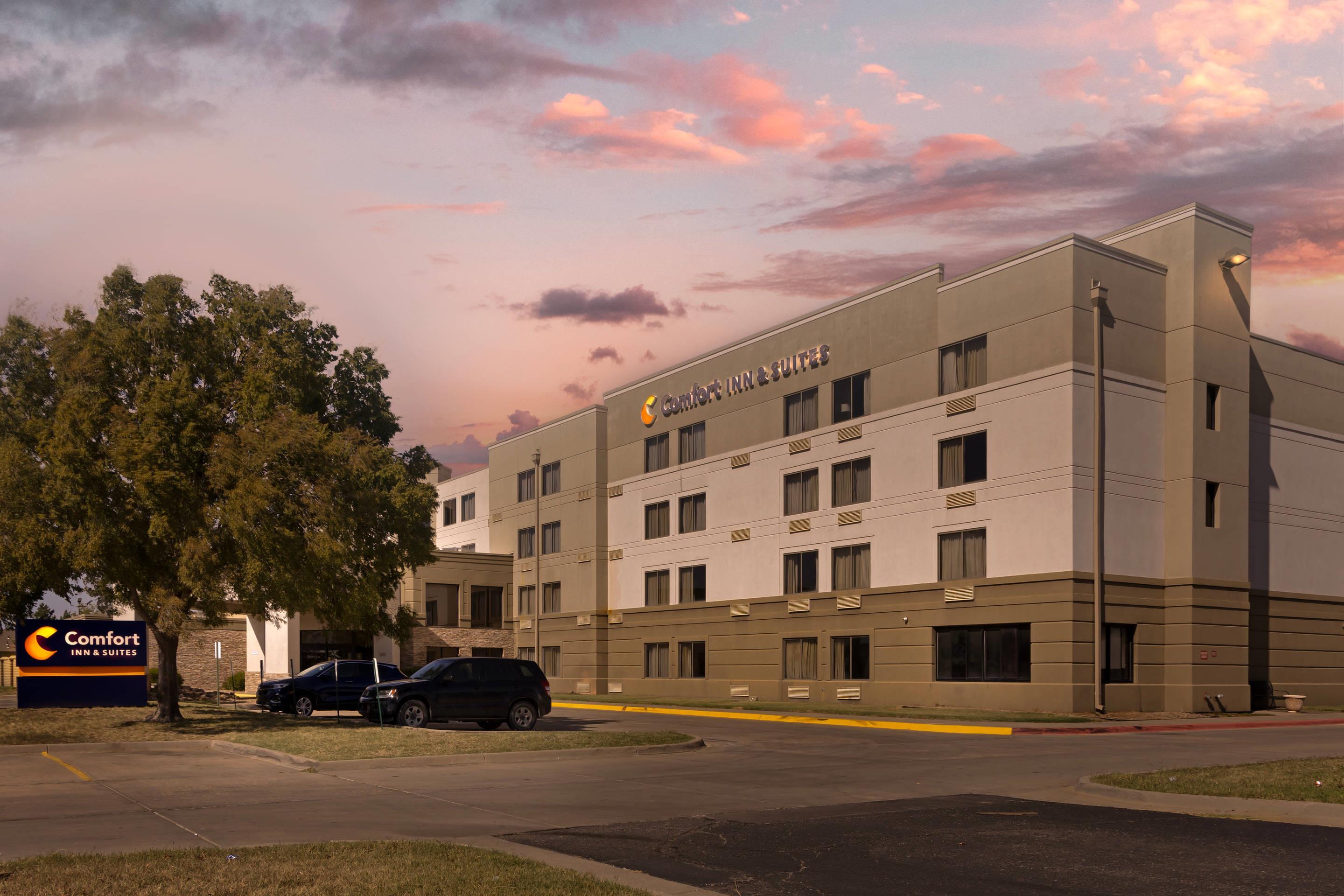 Twilight | Comfort Inn & Suites