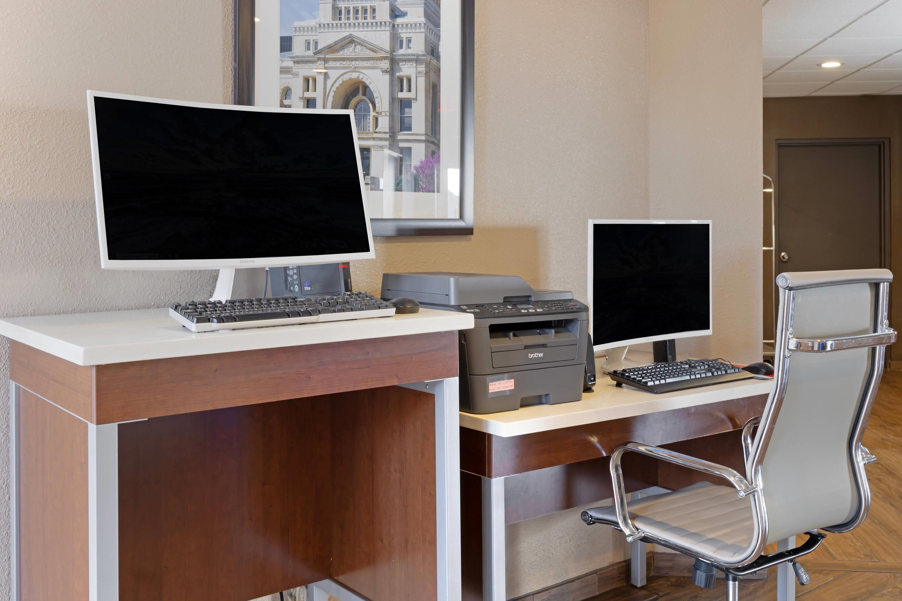 Computer in the lobby | Comfort Inn & Suites