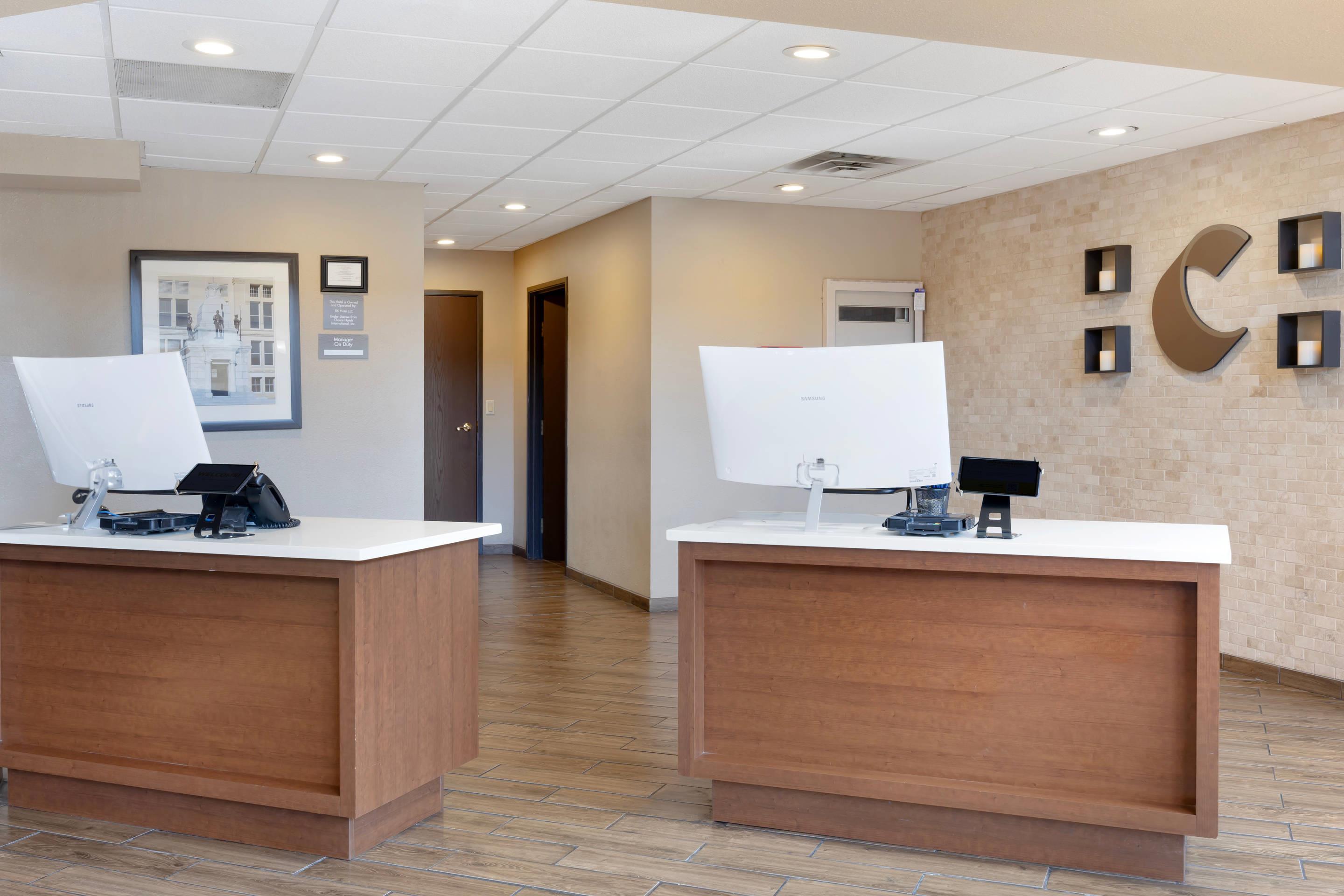 Front desk | Comfort Inn & Suites