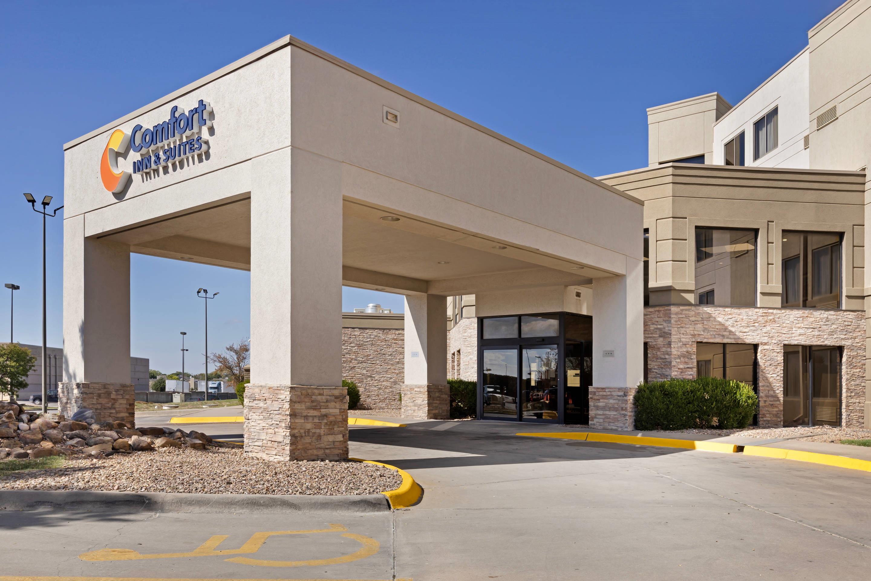 Hotel exterior | Comfort Inn & Suites