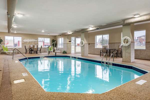 Pool - Comfort Inn & Suites Heath