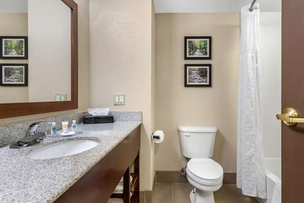  - Comfort Inn & Suites Heath