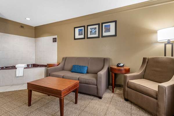 Suite - Comfort Inn & Suites Heath