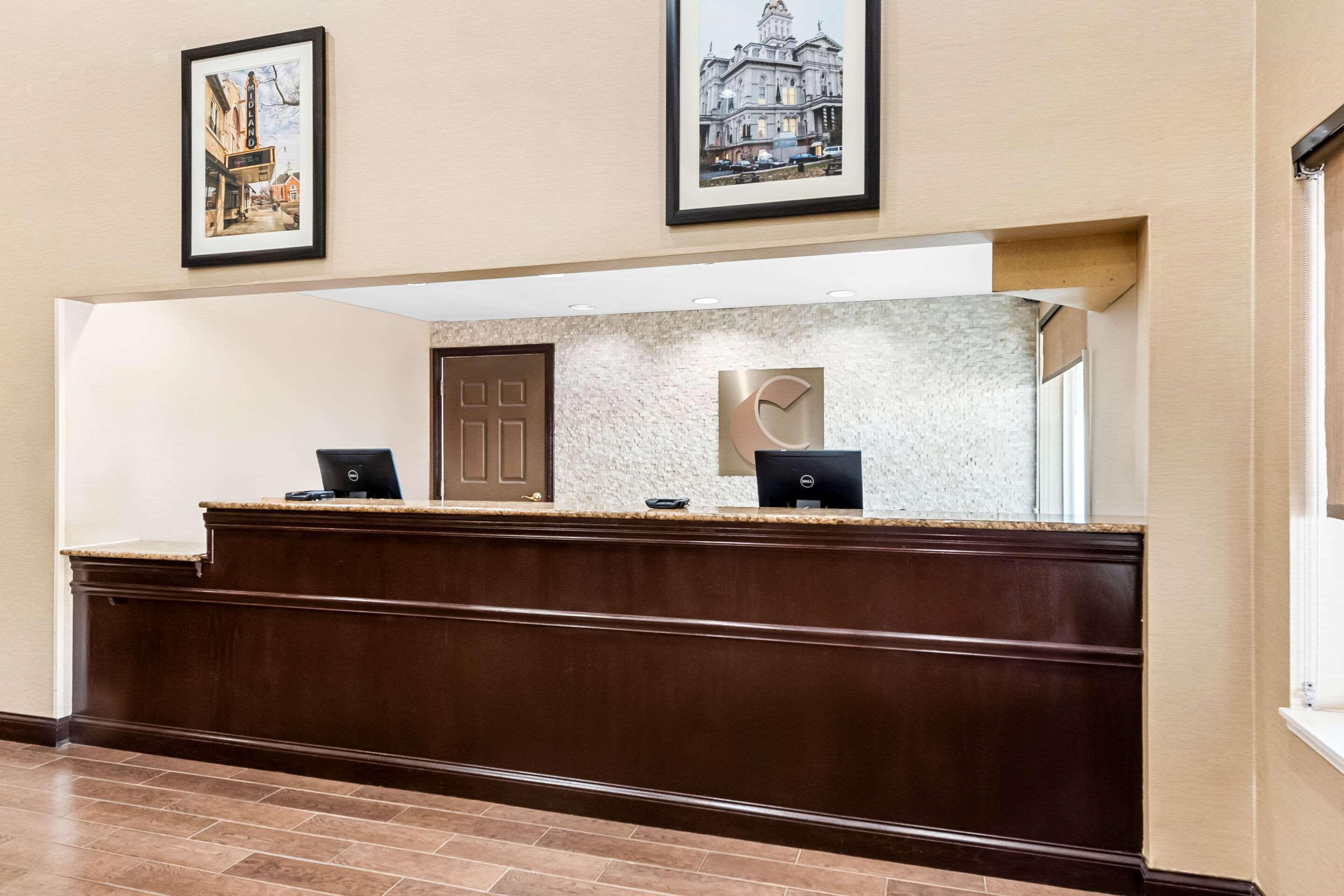 Front desk | Comfort Inn & Suites