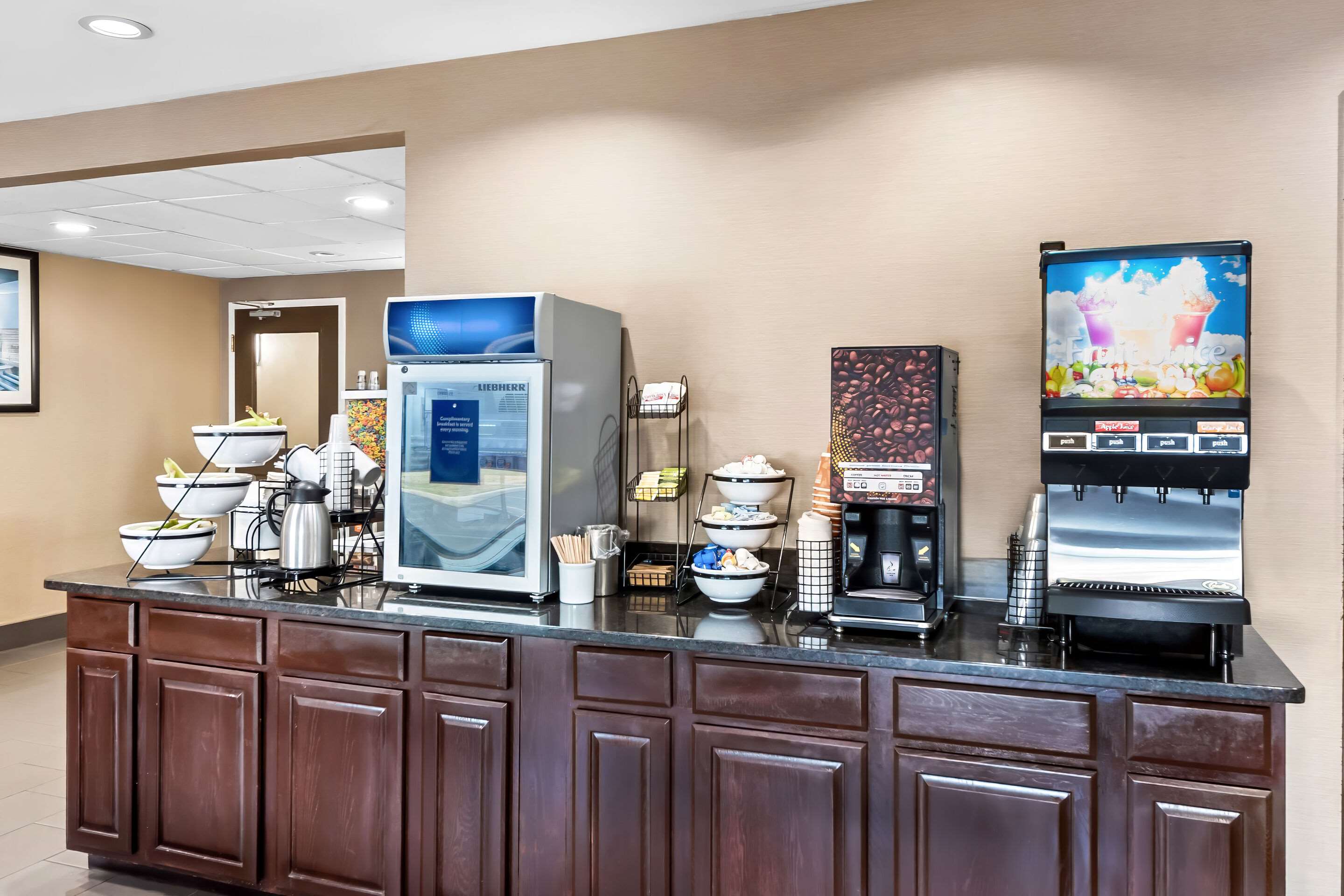 Breakfast area | Comfort Inn & Suites