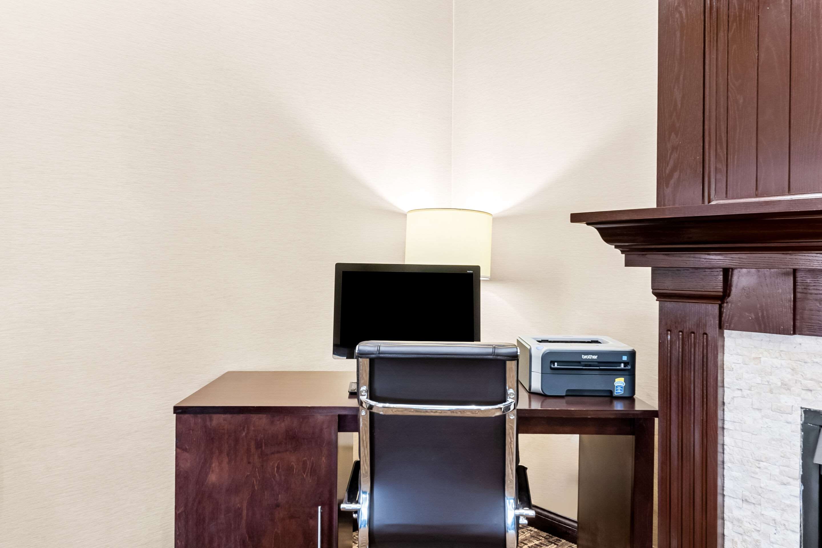 Computer in the lobby | Comfort Inn & Suites