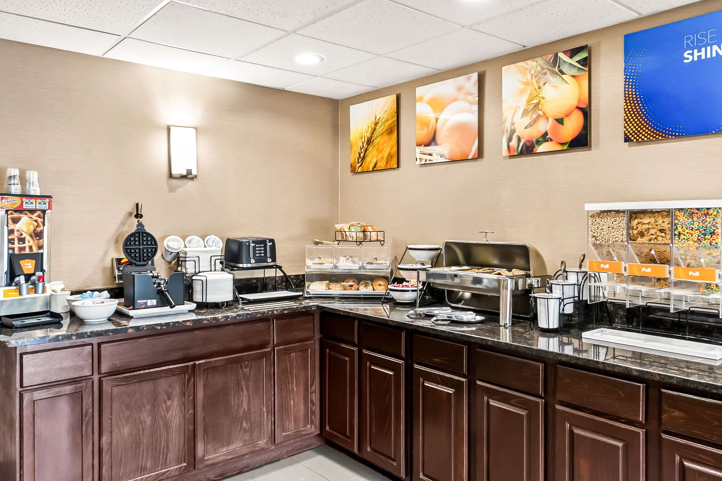 Breakfast area | Comfort Inn & Suites