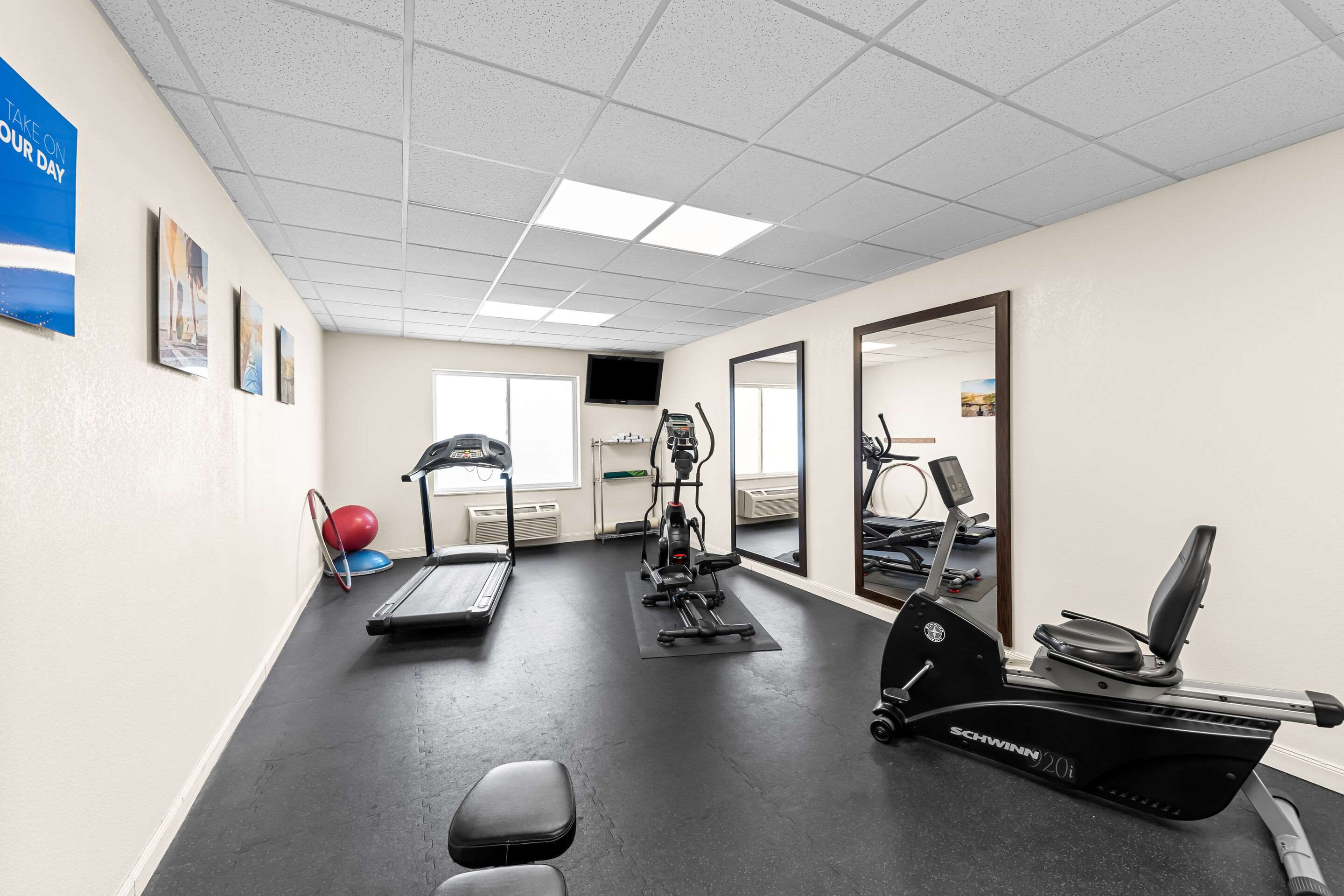 Exercise room | Comfort Inn & Suites