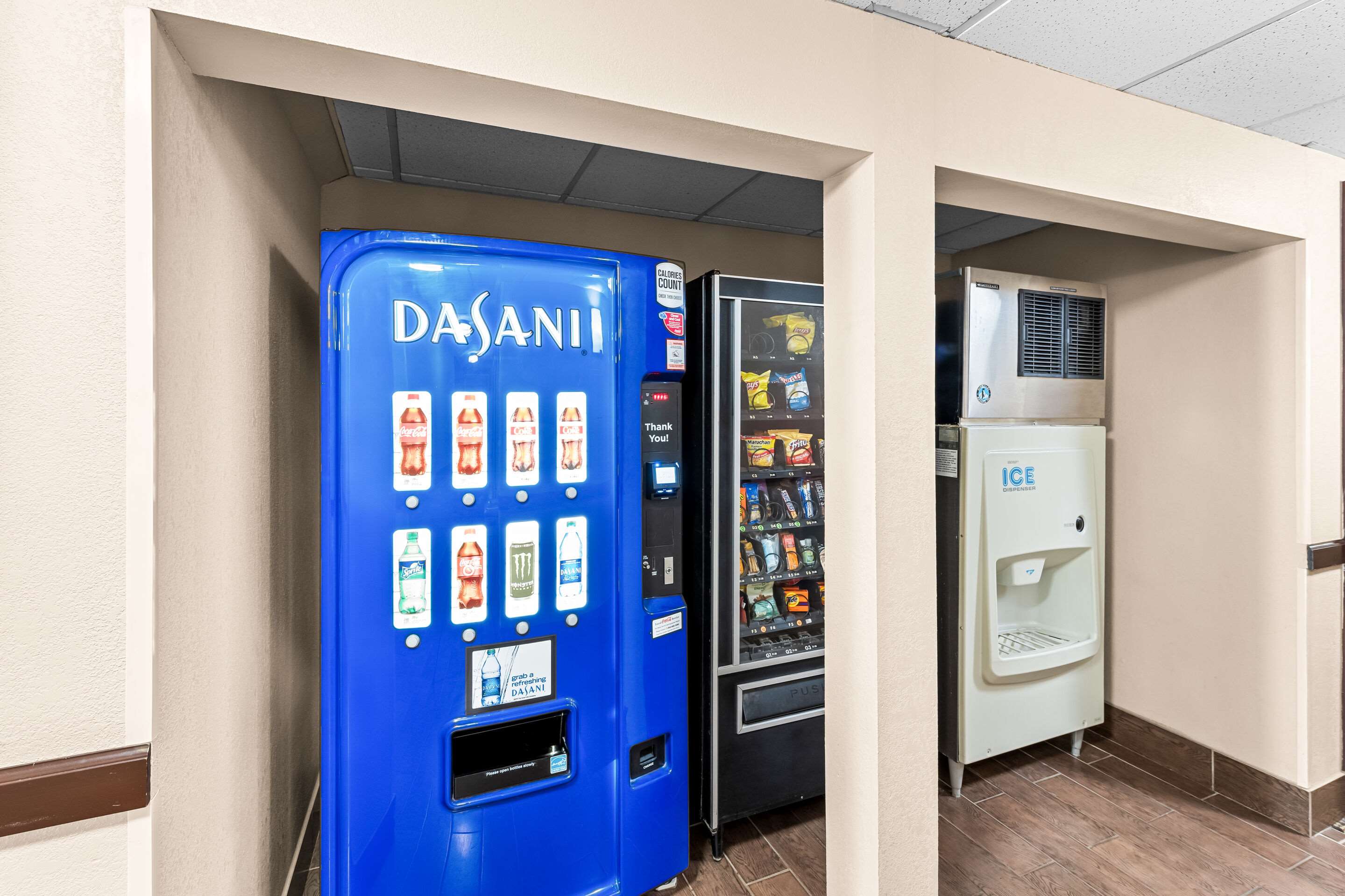 Hotel vending area | Comfort Inn & Suites