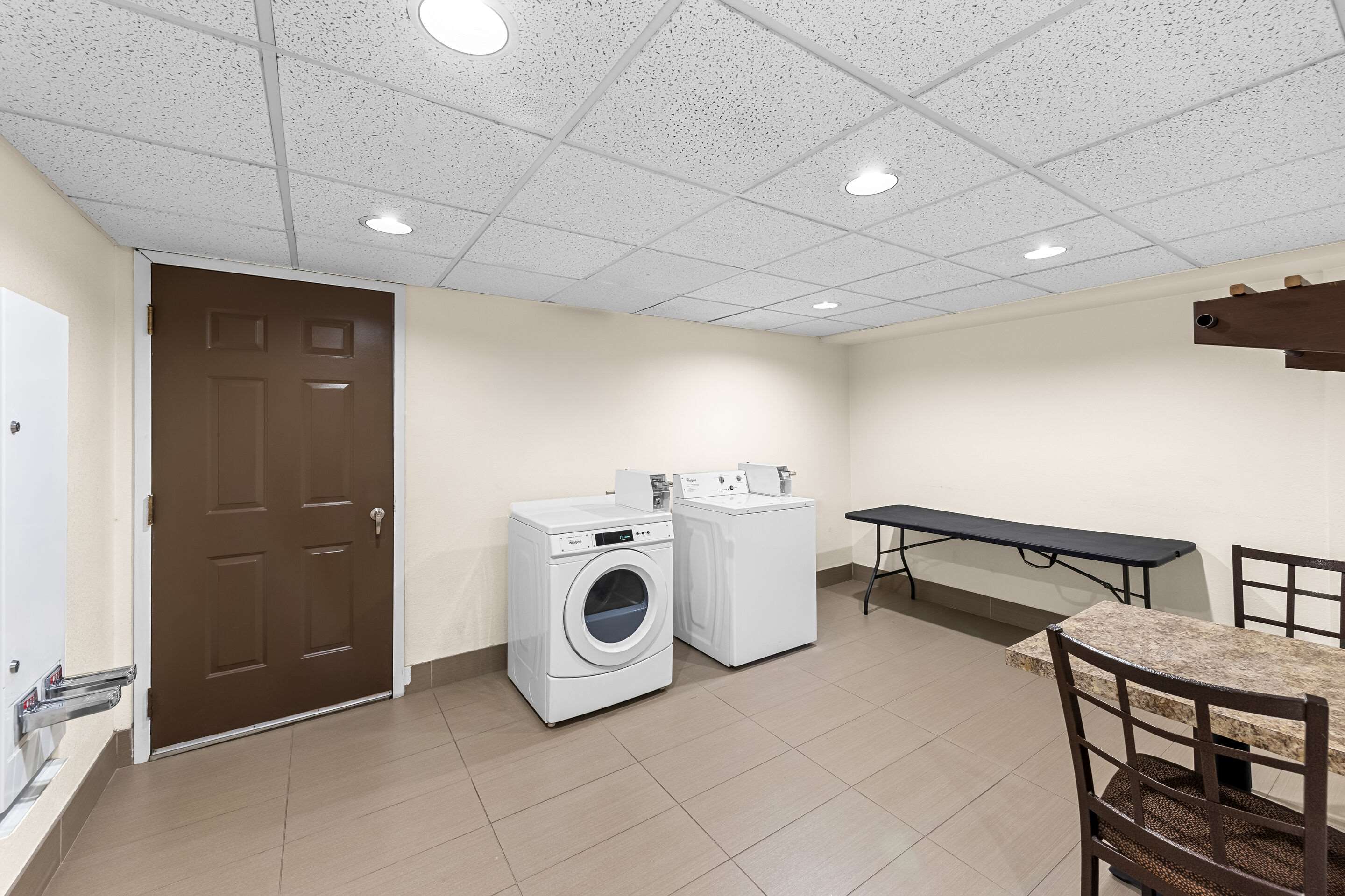 Guest laundry facilities | Comfort Inn & Suites