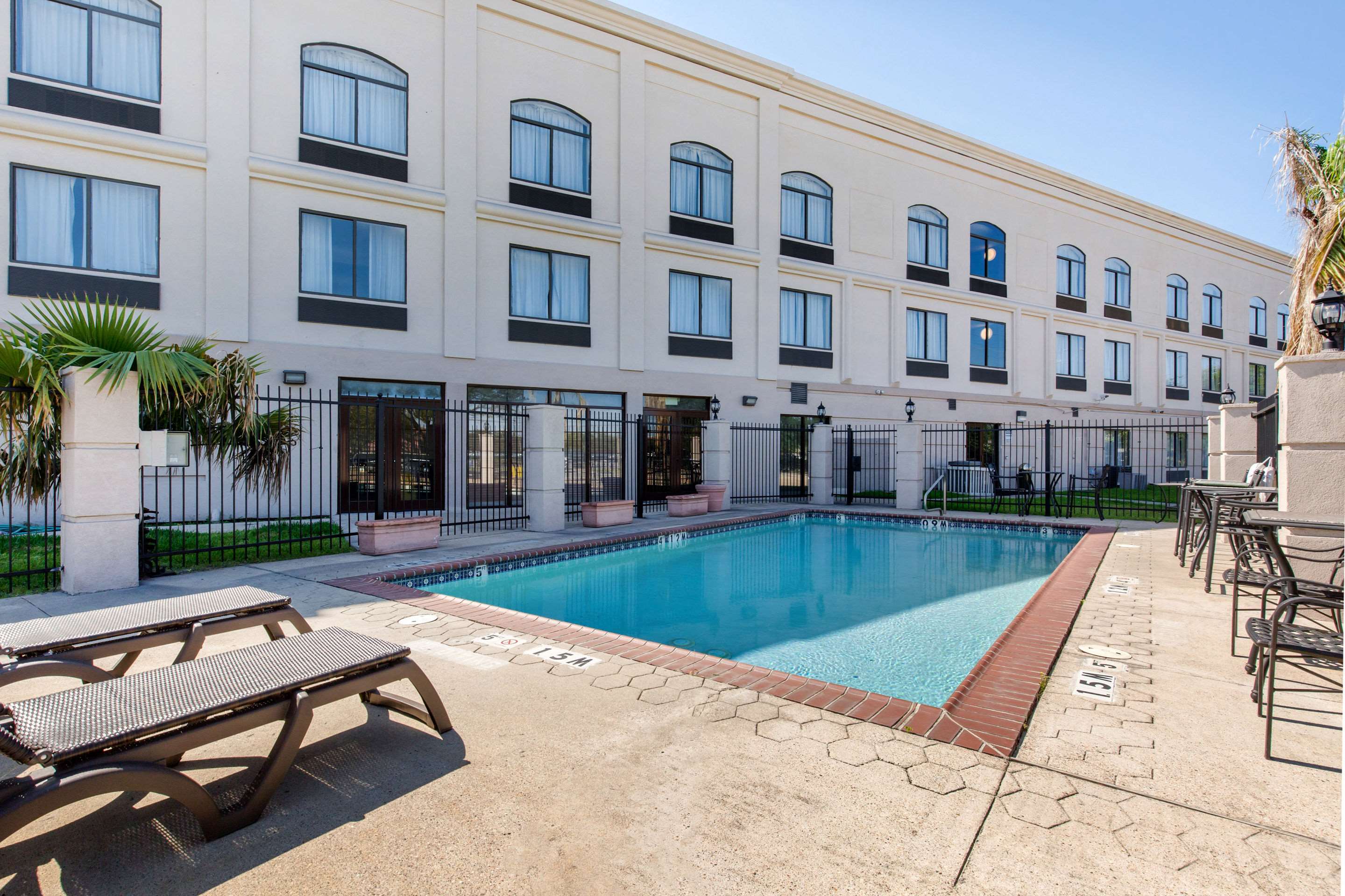 Indoor hot tub | Comfort Inn & Suites SW Houston Sugarland