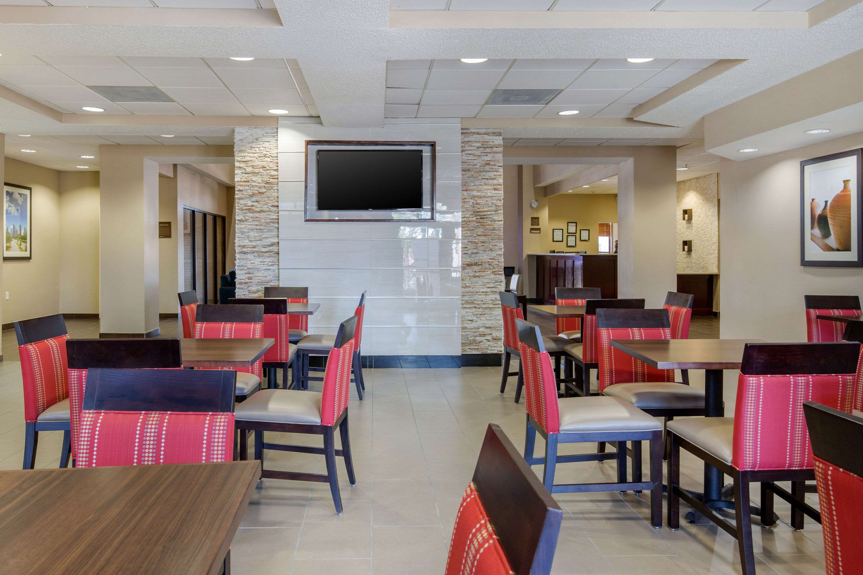 Breakfast area | Comfort Inn & Suites SW Houston Sugarland