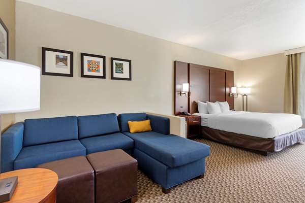 Suite - Comfort Inn & Suites Fiesta San Antonio - I-10, Exit 557