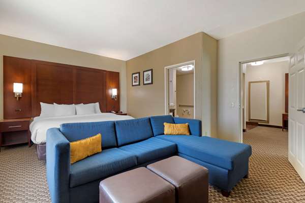 Suite - Comfort Inn & Suites Fiesta San Antonio - I-10, Exit 557