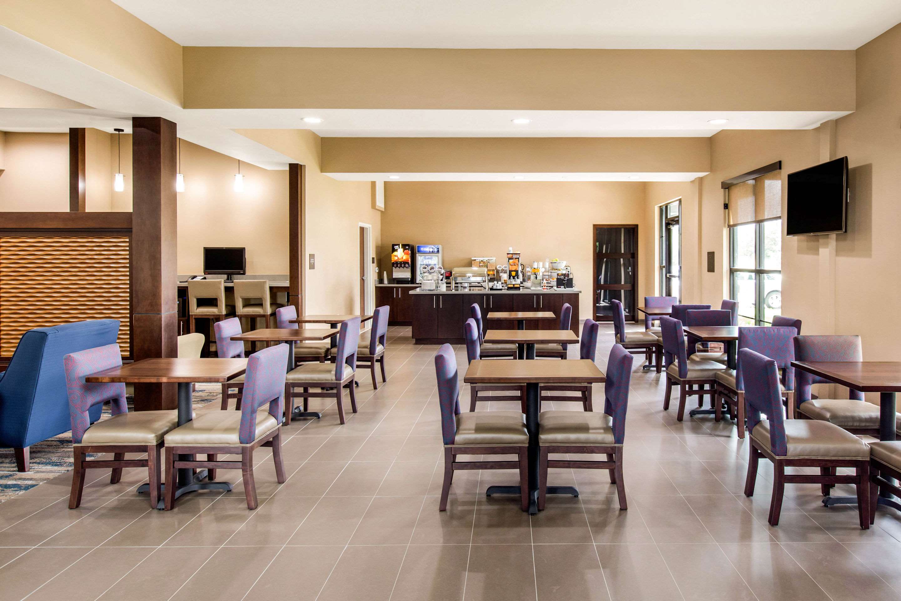 Breakfast area | Comfort Suites - South Austin